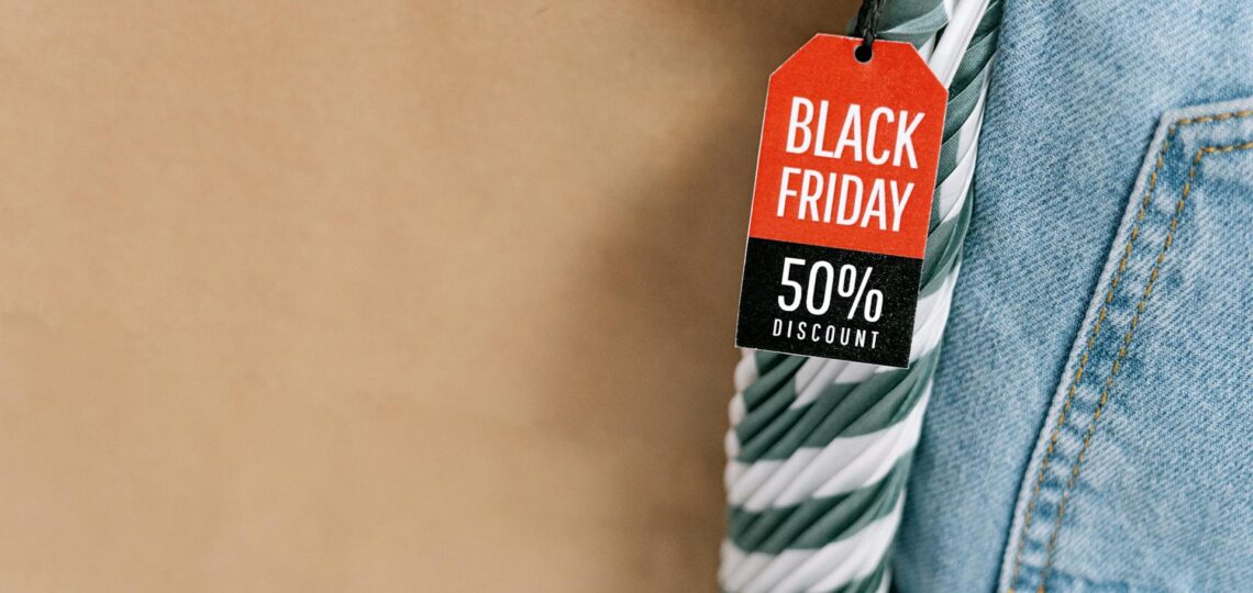 oferta de black friday com calça jeans